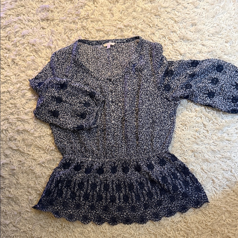 Women’s top by Guess. Size Medium